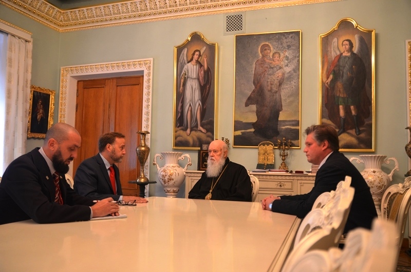 Патріарх Філарет нагородив американського пастора медалю