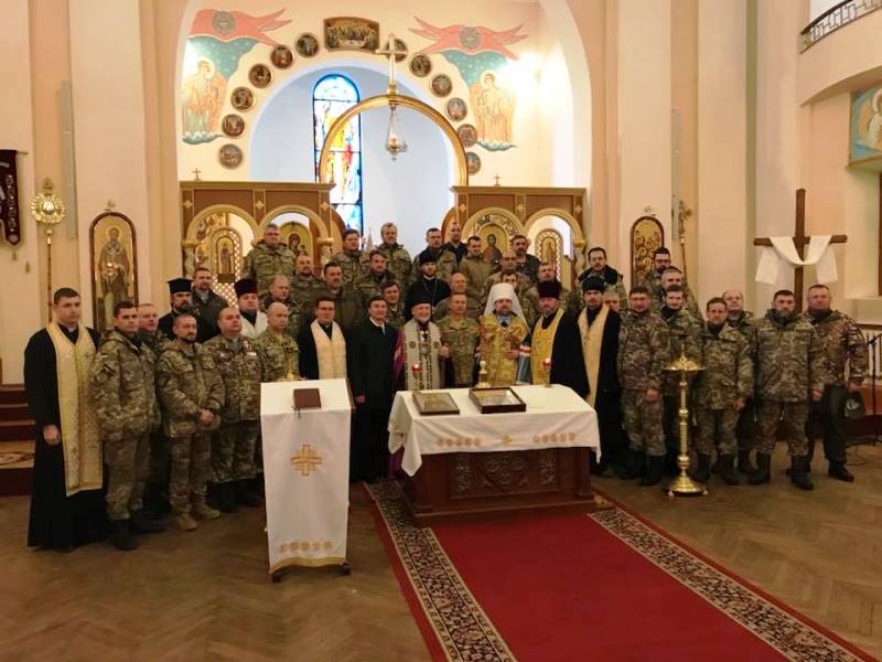 На базі Національної Академії сухопутних військ у Львові проходить курс підготовки військових капеланів
