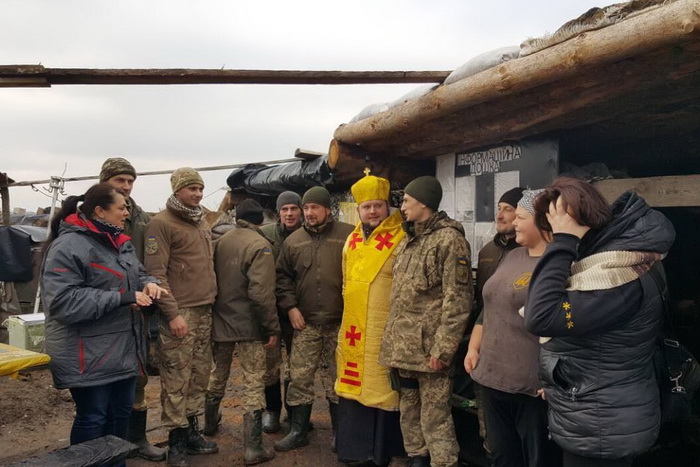 На свято Миколая тернопільські семінаристи передали військовим позашляховик Suzuki