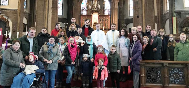 Св.Миколай приніс подарунок українській громаді Ейндговена – першу Літургію українською мовою