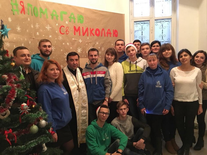 Святий Миколай не забув про більш як 2 тисячі дітей - в Тернополі відбулася айбільша благодійна акція УГКЦ (ВІДЕО)