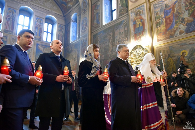 У Михайлівському соборі відбулися поминальні Богослужіння за розстріляних мирних учасників Революції Гідності