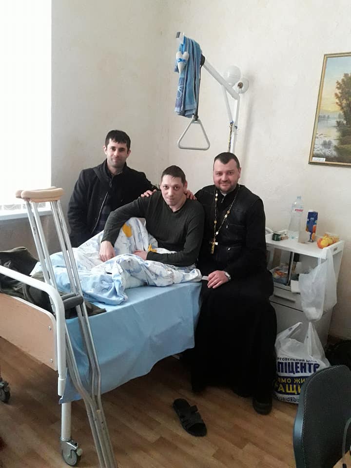 “Не у свято, а просто так… “, – капелан відвідав військових у госпіталі Києва