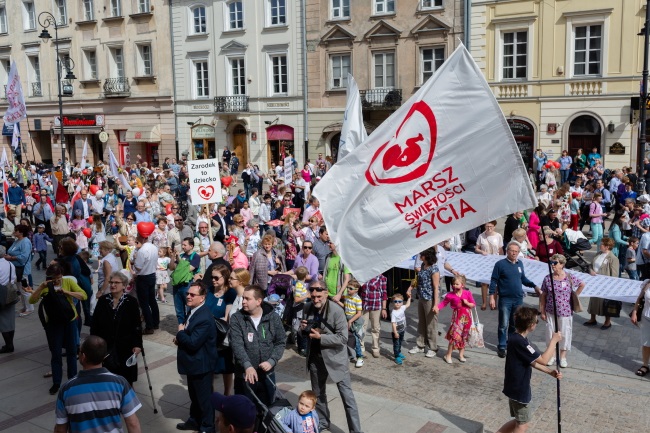 Тисячі поляків вийшли на демонстрацію проти абортів
