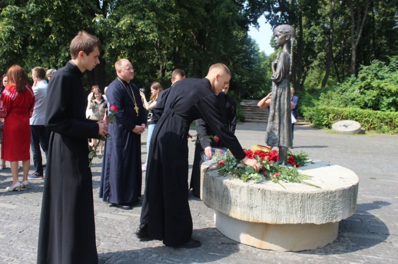 У Києві відбулась міжнародна акція «Запалімо свічку пам’яті!»