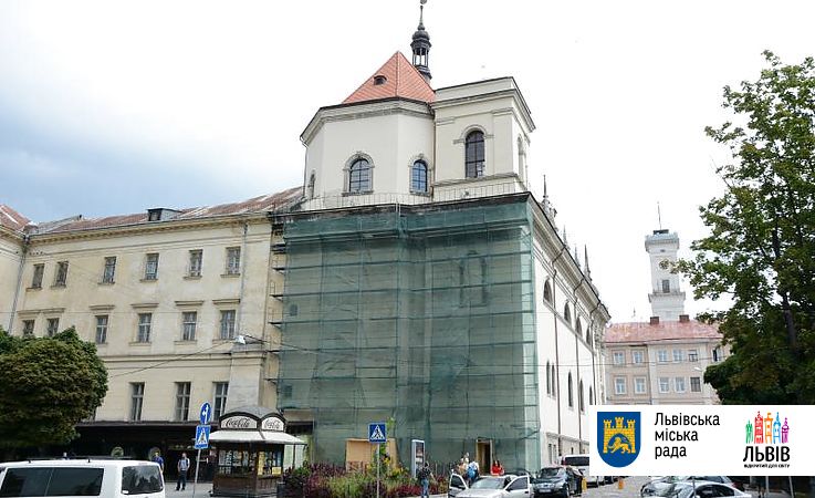 У Львові відновлюють фасад Гарнізонного храму св. Петра і Павла