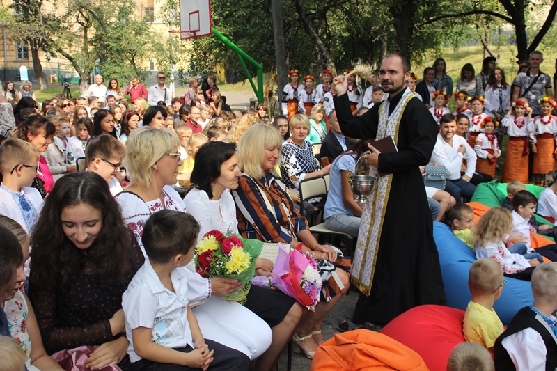 Капелани благословили дітей на новий навчальний рік