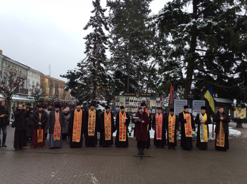 У Коломиї спільною молитвою відзначили День Гідності та Свободи