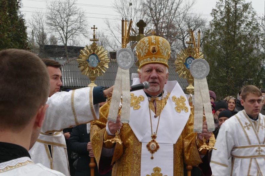 Митрополит Володимир освятив в Калуші фундамент нового храму (ВІДЕО)