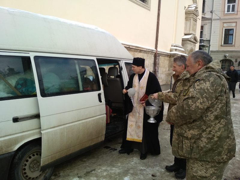Різдвяні гостинці відправили на Схід