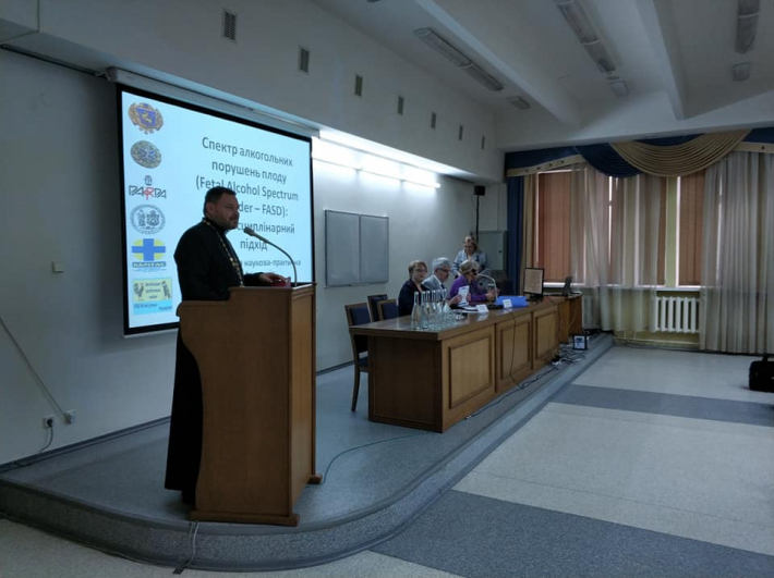 У Львові обговорювали, що відбувається зі станом здоров’я вагітних при вживанні алкоголю