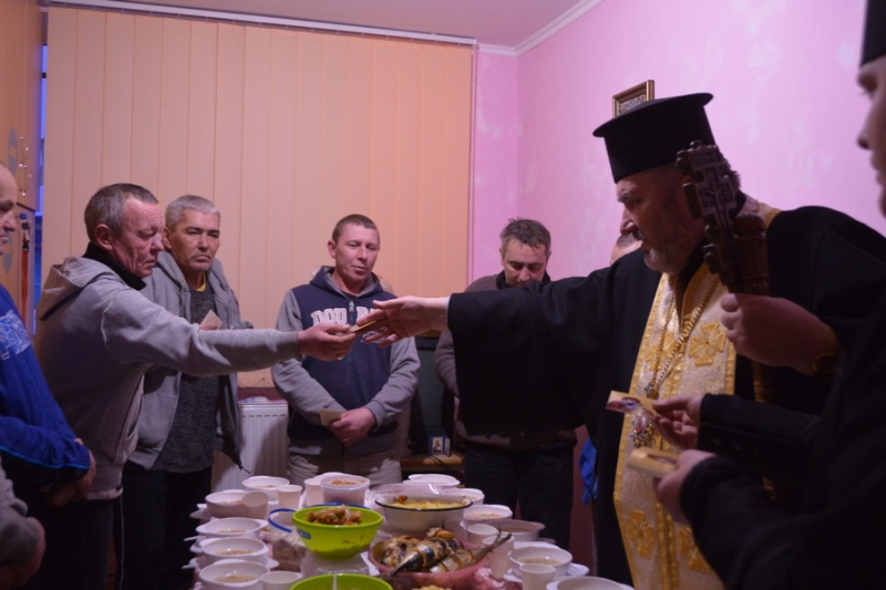 Напередодні Різдва владика Василій відвідав ув’язнених, безпритульних та дітей-сиріт