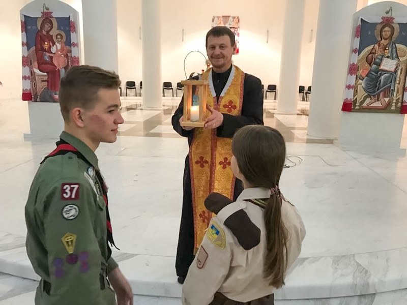 До Патріаршого Собору прибув «Вифлеємський вогонь миру»