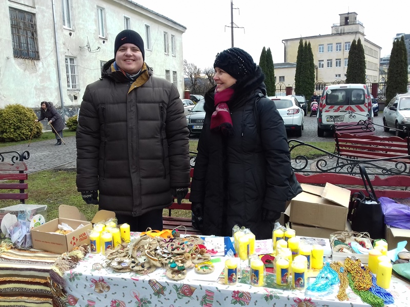 «Карітас – Львів УГКЦ» провів виставку-ярмарок виробів молоді з особливими потребами