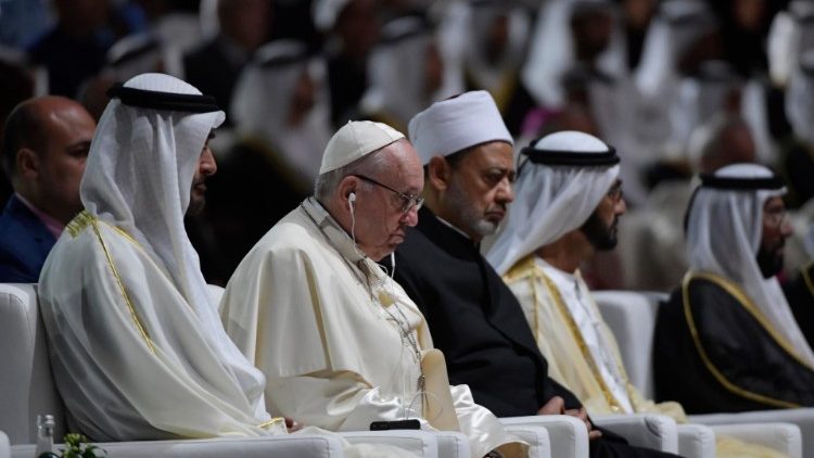 Папа під час міжрелігійної зустрічі в Абу-Дабі: або ми будуємо майбутнє разом, або майбутньому не буде (ВІДЕО)