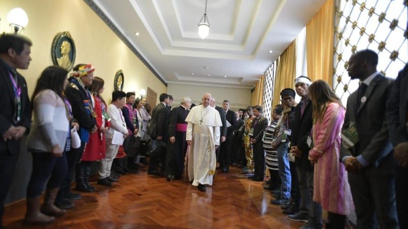 Папа зустрівся з представниками корінних народів