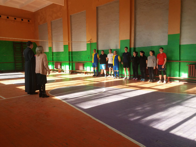 Турнір з волейболу серед духовенства та вчителів провели у Коломиї