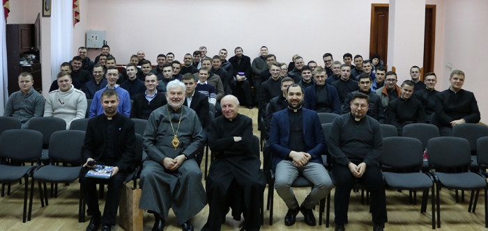 Владика Йосиф Мілян запропонував семінаристам продовжити навчання в Іспанії або Португалії