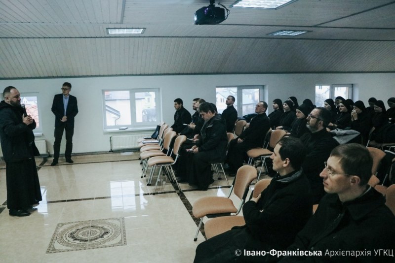 В Івано-Франківську відзначили 35-та річницю від дня заснування Згромадження Воплоченого Слова (ФОТО) В Івано-Франківську відзначили 35-та річницю від дня заснування Згромадження Воплоченого Слова (ФОТО)