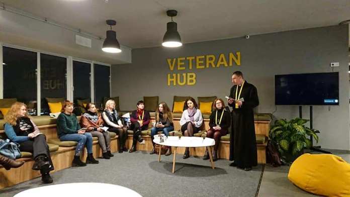 У Києві презентували путівник для членів сімей військових “Любити, жити і чекати” 