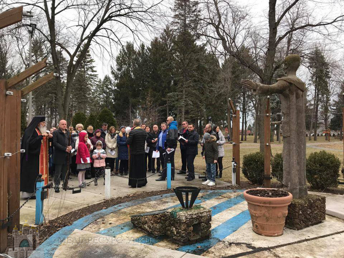 Великопісна єпархіальна Хресна дорога Чиказької єпархії, присвячена молитві за мир в Україні (ВІДЕО)
