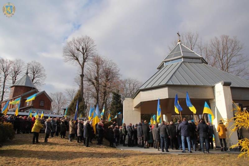 Півторатисячна делегація українців заспівала Гімн України на могилі о. Михайла Вербицького Півторатисячна делегація українців заспівала Гімн України на могилі о. Михайла Вербицького