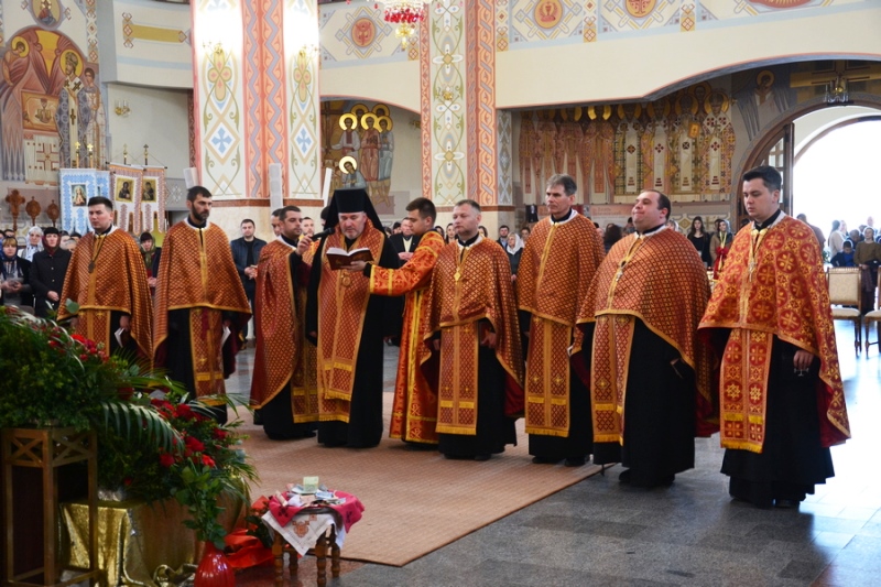 Виніс Плащаниці та Єрусалимська утреня у Катедральному соборі Коломийської Єпархії