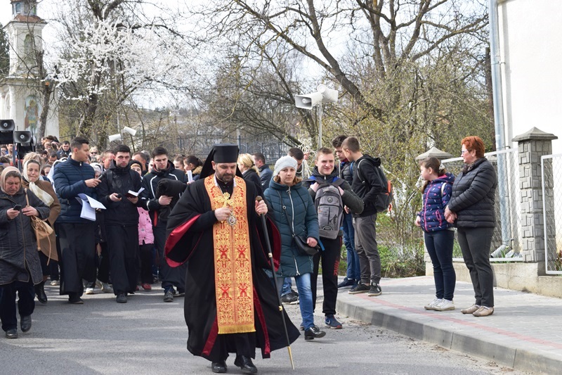 Владика Григорій очолив Хресну дорогу на Старосамбірщині 