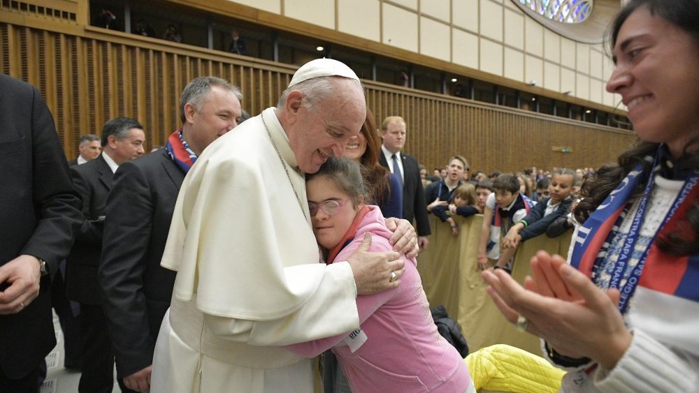 Папа Франциск застеріг молодь від втрати патріотизму