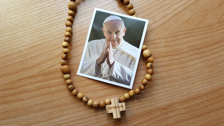 Папа святкув іменини і нагадав про важливість розарія