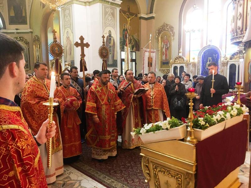 Молитовний день у Чернівецькій Єпархії розпочався виставленням Плащаниці за участі єпископа Йосафата (Мощича)