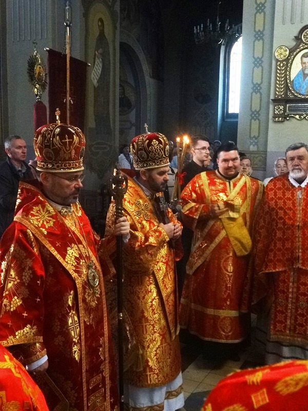 Владика Ярослав у Велику п'ятницю: Біля Божого гробу черпаємо нові сили для добра та впевненість у вічному спасінні 