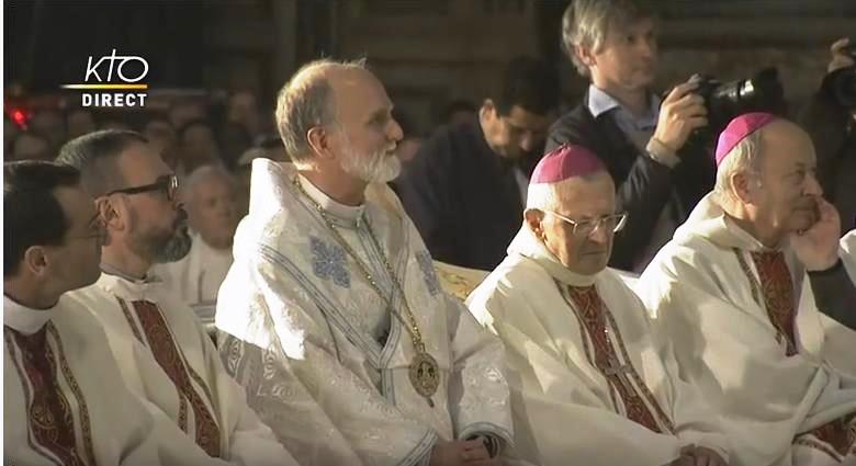 Владика Борис Ґудзяк взяв участь у Літургії освячення мира в паризькому соборі Сан-Сульпіс (ВІДЕО)