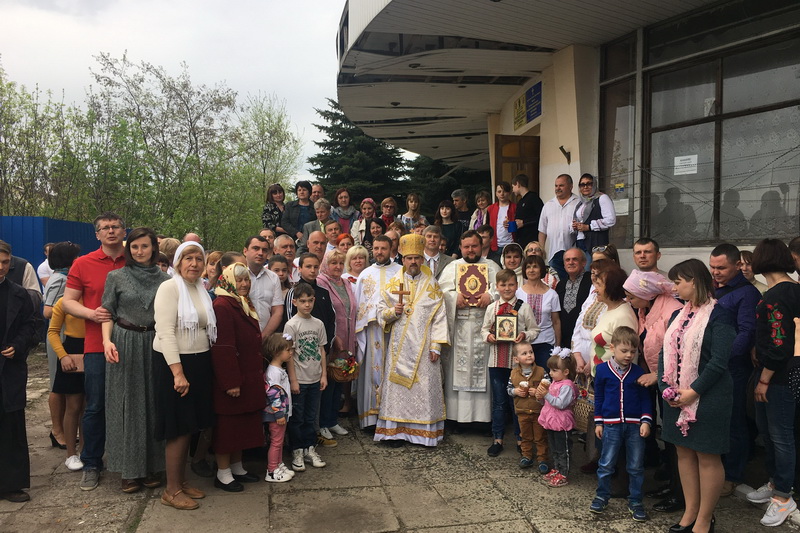 Владика Теодор (Мартинюк) здійснює пасхальну місію на Луганщині