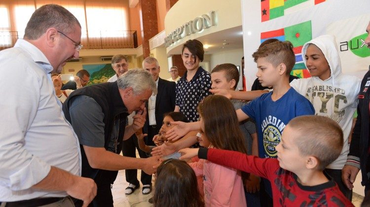 Папа направив місію до біженців на о. Лесбос