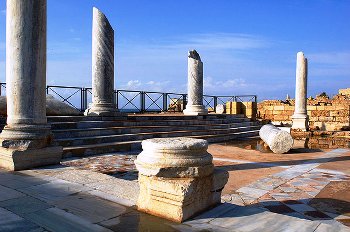 На руїнах Кесарії