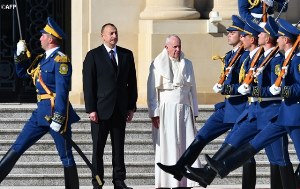 Папа Франциск почав візит до Азербайджану