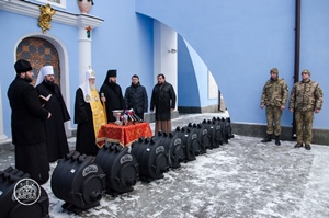 Калориферні печі для воїнів на передову передав Патріарх Філарет