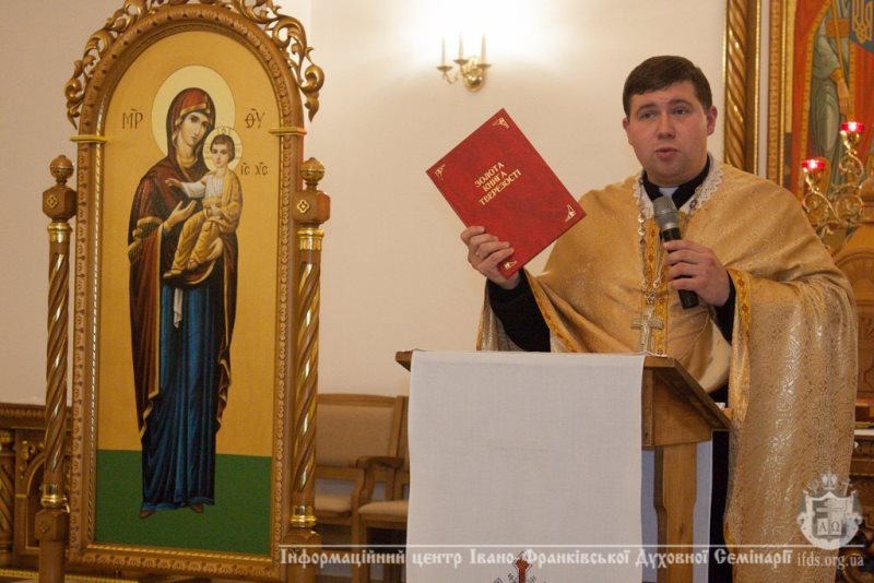 "Медичний капелан репрезентує Христа і Церкву",- отець Ярослав Рохман