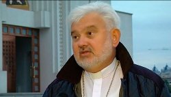 Любити своє і шанувати інших