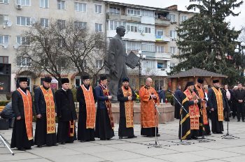 У Чорткові відбувся мітинг-реквієм до 156-ї річниці від дня смерті Тараса Шевченка 