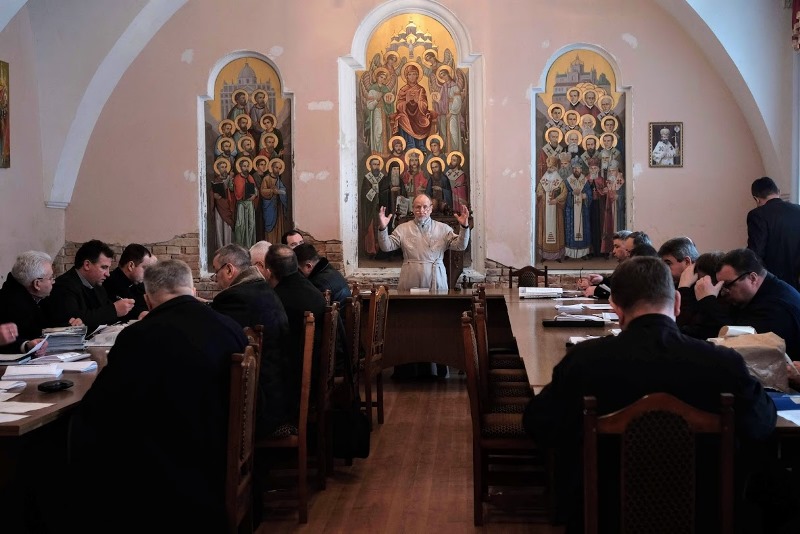 Меценат подарував для парафій Жовківського району 1000 примірників катехизму «Христос - наша Пасха»