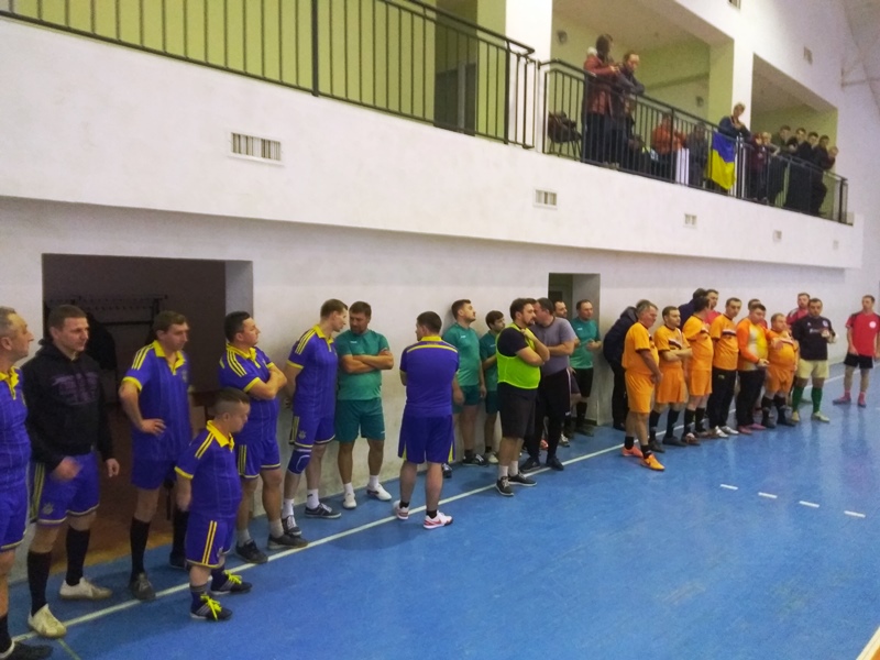 У Львові представники Церкви говорили про спорт, разом молилися і грали футбол
