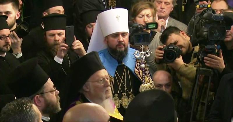 «Світло і радість, мир і єдність переповнюють сьогодні святу церкву України, яка отримує томос