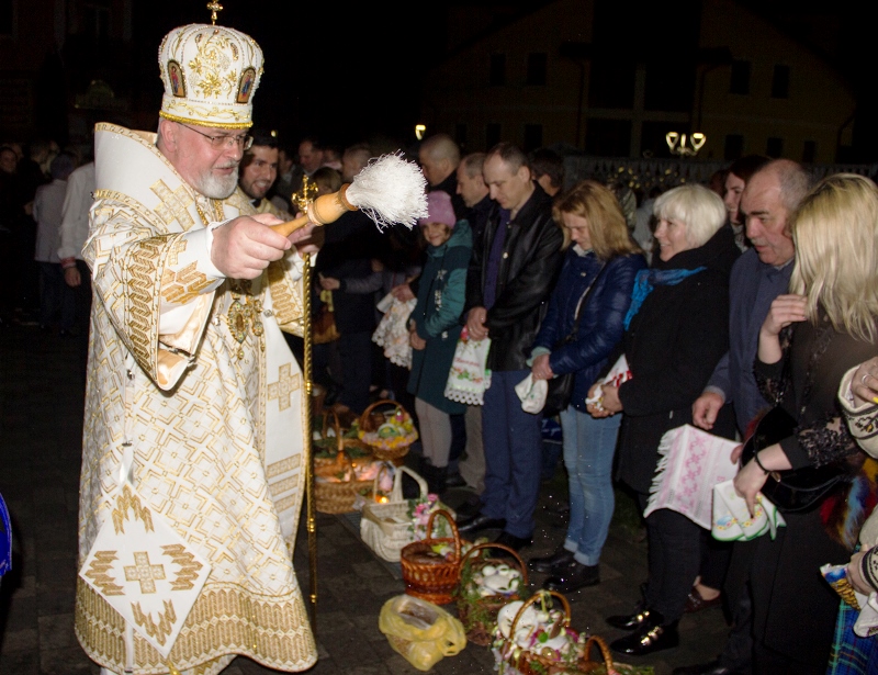 Владика Тарас очолив Пасхальні богослужіння у катедральному храмі